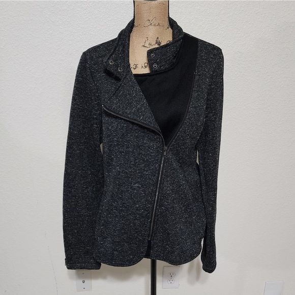 Fabletics asymmetrical zippered active workout jacket Size‎ XL NEW!!! - Picture 1 of 10